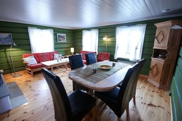 Traditional Ev, Birden Çok Yatak, Dağ Manzaralı