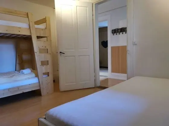Apartment (52 incl 80 CHF cleaning fee)