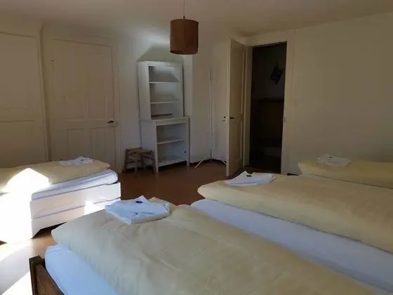 Apartment (53 inc 80 CHF cleaning fee)