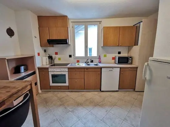 Apartment (53 inc 80 CHF cleaning fee)