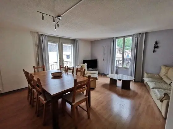 Apartment (53 inc 80 CHF cleaning fee)