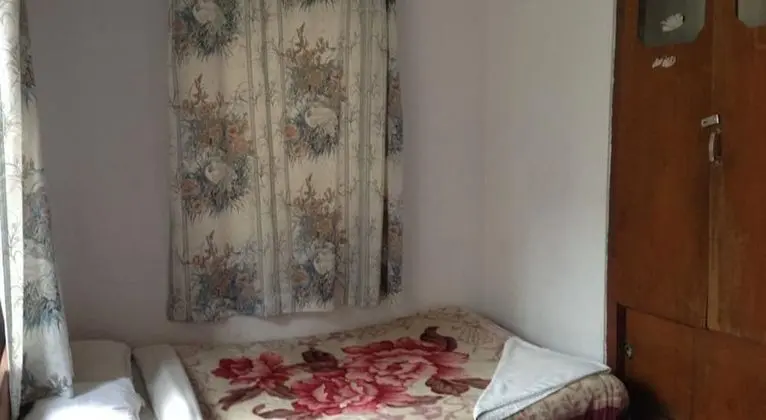 Basic Tek Büyük veya İki Ayrı Yataklı Oda, Ortak Banyo