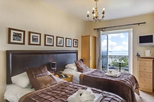 İki Ayrı Yataklı Oda (Twin Room with Balcony and Sea View)