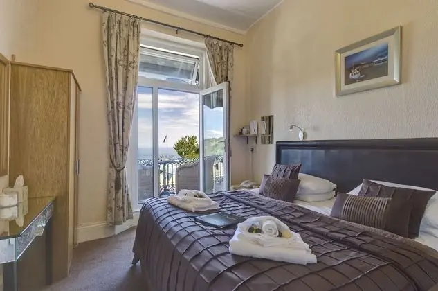 İki Ayrı Yataklı Oda (Twin Room with Balcony and Sea View)
