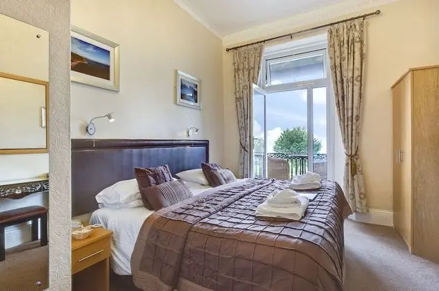İki Ayrı Yataklı Oda (Twin Room with Balcony and Sea View)