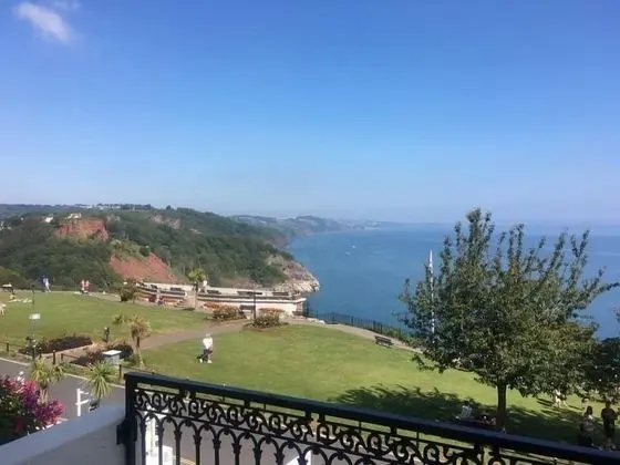 İki Ayrı Yataklı Oda (Twin Room with Balcony and Sea View)