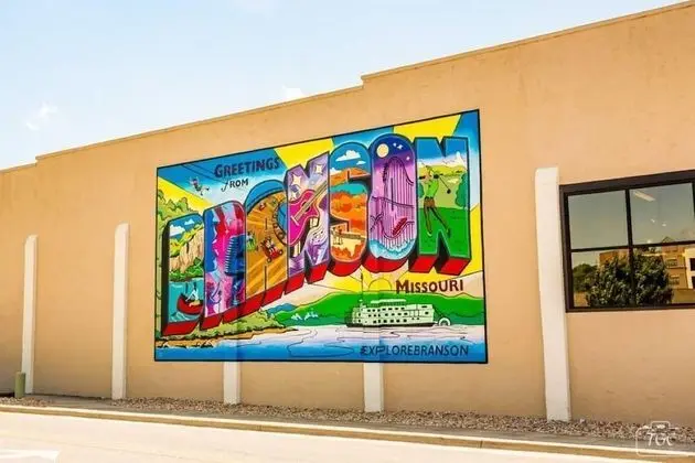 Ev (Downtown house- IN HISTORIC BRANSON -)