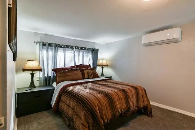 Ev (Downtown house- IN HISTORIC BRANSON -)