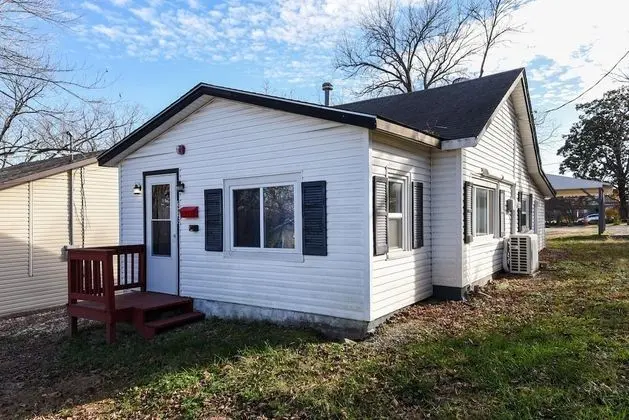 Ev (Downtown house- IN HISTORIC BRANSON -)