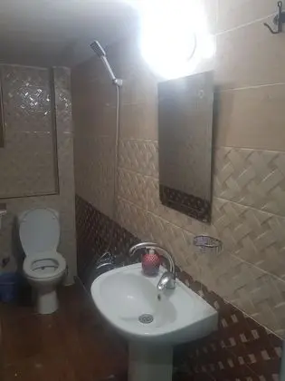 Tek Büyük Yataklı Oda, Ortak Banyo