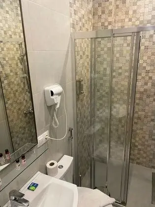 Economy Tek Büyük veya İki Ayrı Yataklı Oda
