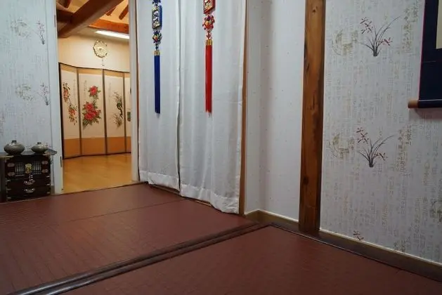 Korean Ondol Room (Annex)