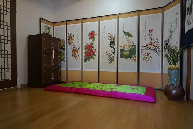 Korean Ondol Room (Annex)