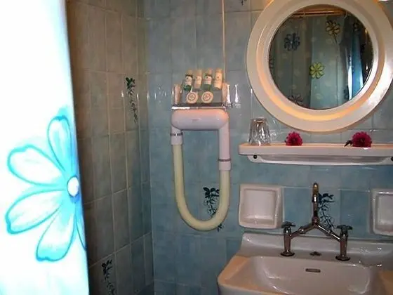 Üç Kişilik Oda