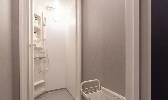 Dört Kişilik Oda, Sigara İçilmez (Shower Only)