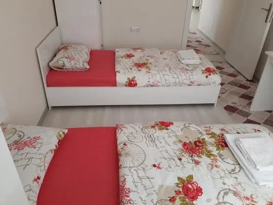 Aile Odası, Bahçe Manzaralı