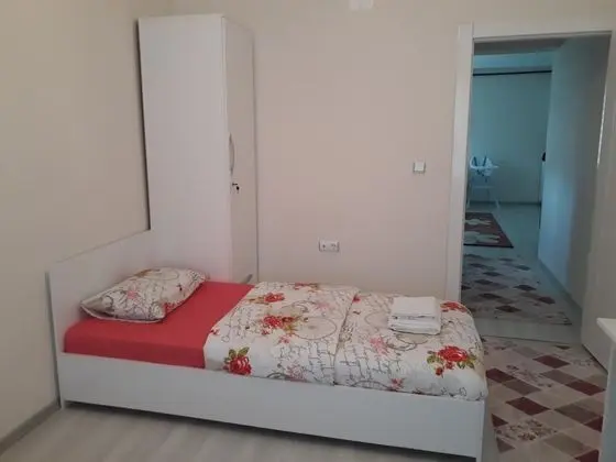 Aile Odası, Bahçe Manzaralı