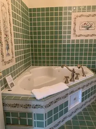 Standard Oda, 1 Büyük (Queen) Boy Yatak, Sigara İçilmez, Jakuzi