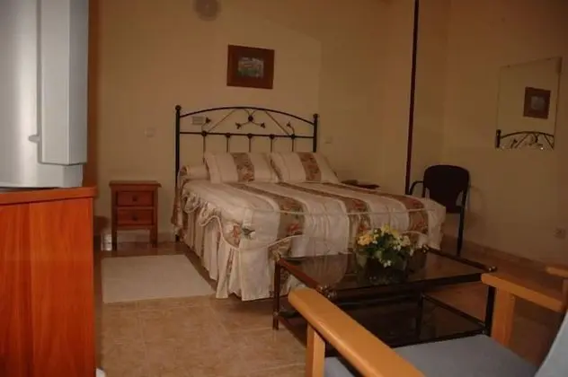 Büyük Yataklı Tek Kişilik Oda