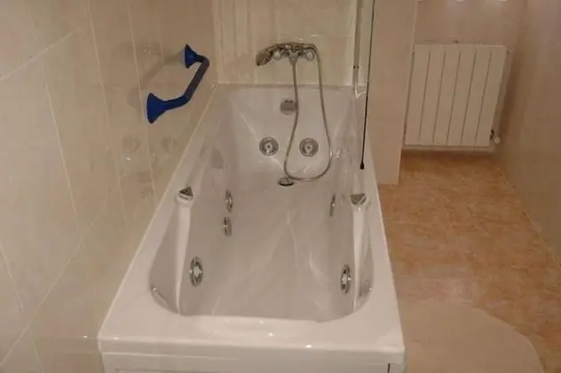 Büyük Yataklı Tek Kişilik Oda