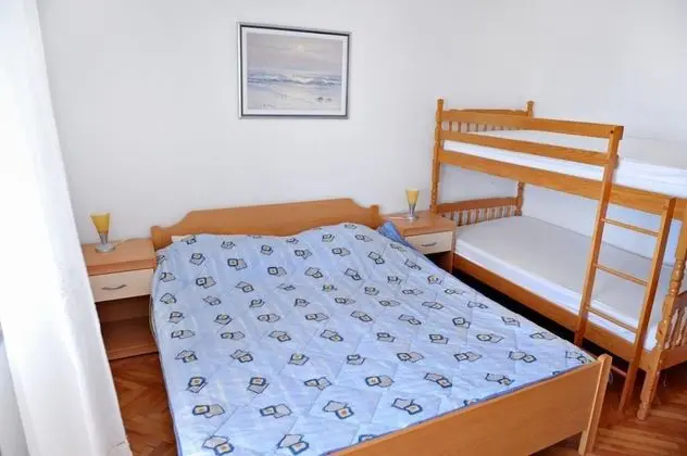 Apart Daire (Draga - 15 m from pebble beach - A2(4)
