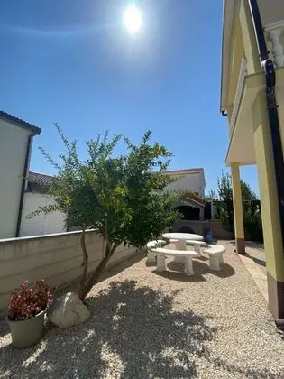 Apart Daire (Draga - comfortable & afordable - A1()