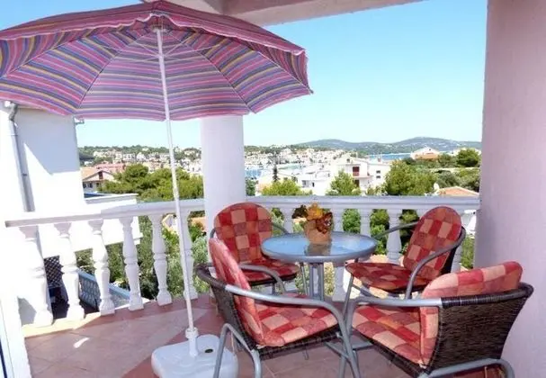 Apart Daire (Dragan  - close to the sea & center -)