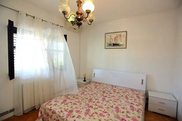 Apart Daire (Dragi - 250 m from the beach - A1(6))