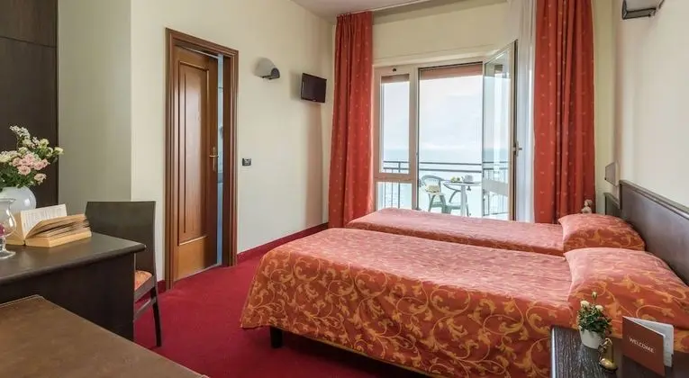 Tek Büyük Yataklı Oda, Balkon, Göl Manzaralı