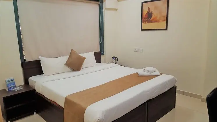 Deluxe Tek Büyük Yataklı Oda, 1 Çift Kişilik Yatak, Sigara İçilebilir, Şehir Manzaralı