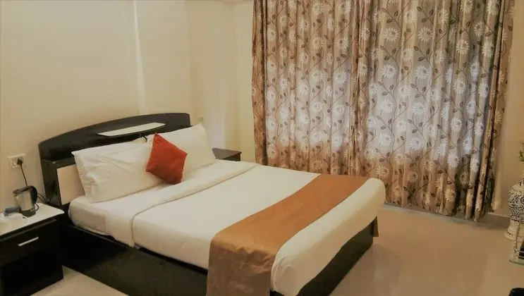 Deluxe Tek Büyük Yataklı Oda, 1 Çift Kişilik Yatak, Sigara İçilebilir, Şehir Manzaralı