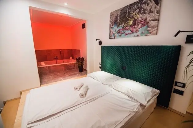 Tek Büyük Yataklı Oda (Deluxe Double room with hot tub)