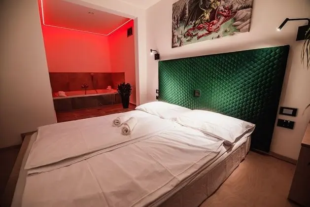 Tek Büyük Yataklı Oda (Deluxe Double room with hot tub)