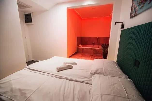 Tek Büyük Yataklı Oda (Deluxe Double room with hot tub)