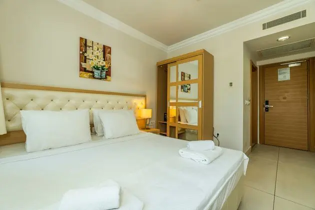 https://images.etstur.com/imgproxy/resize/2560x1440/files/images/hotelImages/etsrooms/516646/Dragut_Point_North_Hotel_20241115174155_1.jpg