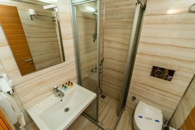 https://images.etstur.com/imgproxy/resize/2560x1440/files/images/hotelImages/etsrooms/516646/Dragut_Point_North_Hotel_20241115174155_2.jpg