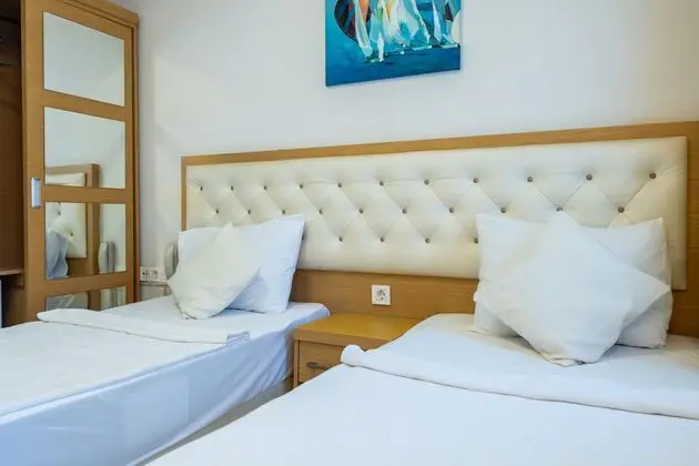 https://images.etstur.com/imgproxy/resize/2560x1440/files/images/hotelImages/etsrooms/516646/Dragut_Point_North_Hotel_20241115174155_4.JPG