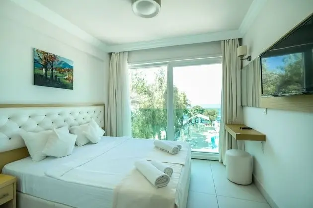 https://images.etstur.com/imgproxy/resize/2560x1440/files/images/hotelImages/etsrooms/516646/Dragut_Point_North_Hotel_20241115174155_9.JPG
