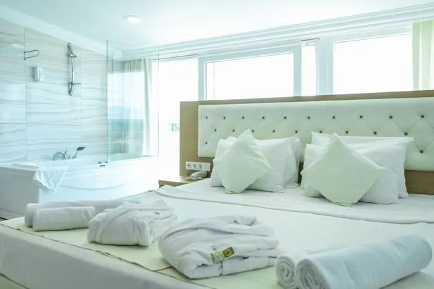 https://images.etstur.com/imgproxy/resize/2560x1440/files/images/hotelImages/etsrooms/516646/Dragut_Point_North_Hotel_20241115174333_1.JPG