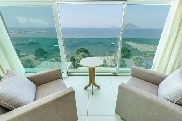 https://images.etstur.com/imgproxy/resize/2560x1440/files/images/hotelImages/etsrooms/516646/Dragut_Point_North_Hotel_20241120114122_2.jpg