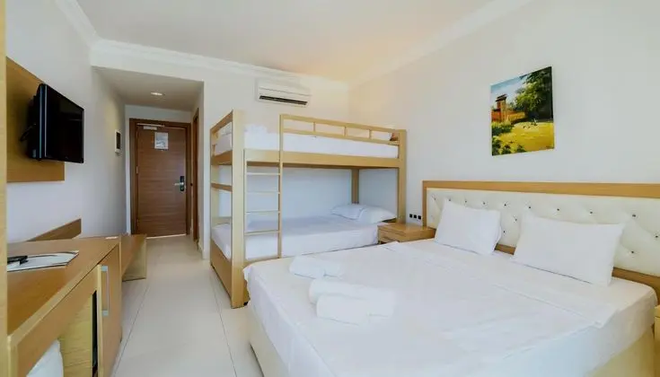 https://images.etstur.com/imgproxy/resize/2560x1440/files/images/hotelImages/etsrooms/516645/Dragut_Point_South_Hotel_20260310165213_1.jpeg