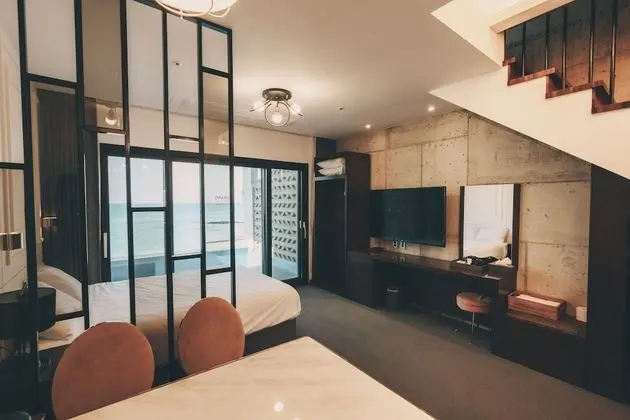 Pool Deluxe Room
