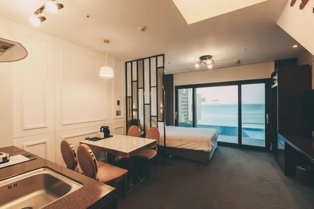 Pool Deluxe Room
