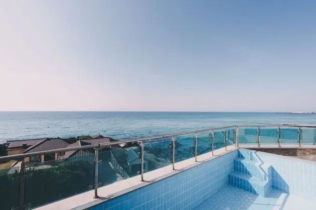 Sunset Pool Suite 301