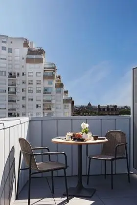 Deluxe Tek Büyük Yataklı Oda
