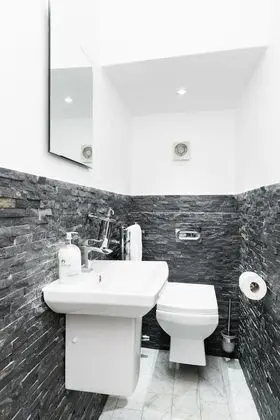 Ev, Özel Banyo (4 BED  NEC/BHX/Snowdome)