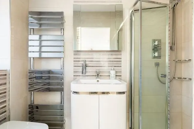 Ev, Özel Banyo (4 BED  NEC/BHX/Snowdome)
