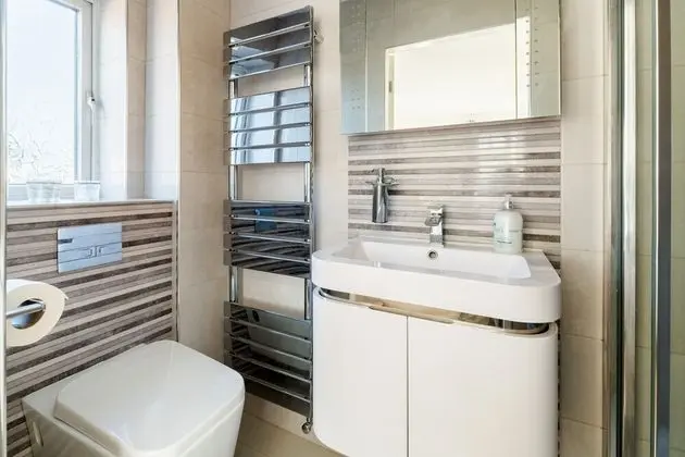 Ev, Özel Banyo (4 BED  NEC/BHX/Snowdome)