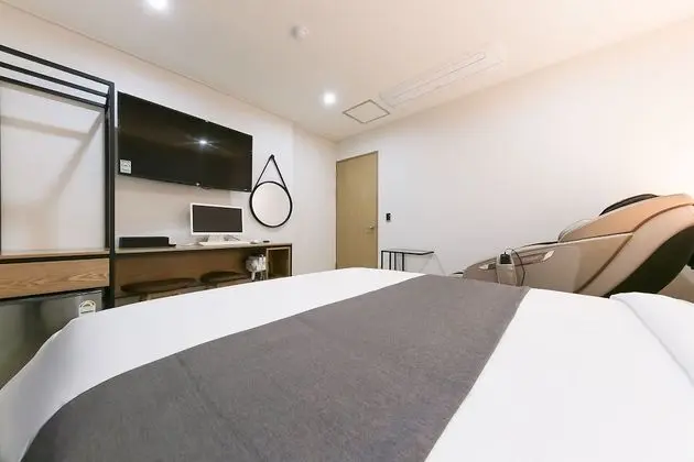 Body Friend Room (Free Breakfast for 2 on Tue-Fri)