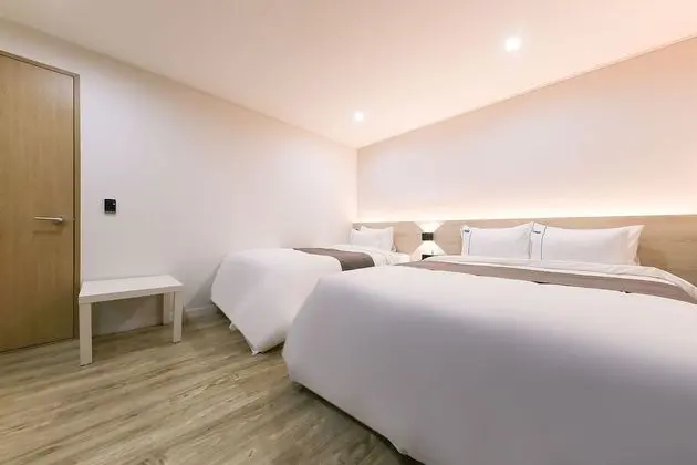 Twin Room (Free Breakfast for 2 on Tue-Fri)